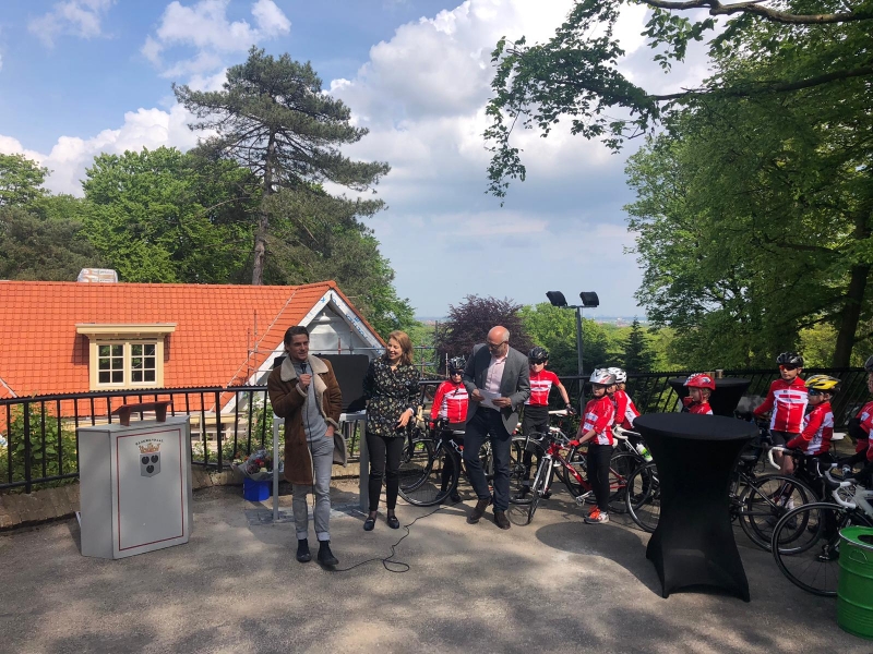 Onthulling hoogste punt Kopje van Bloemendaal