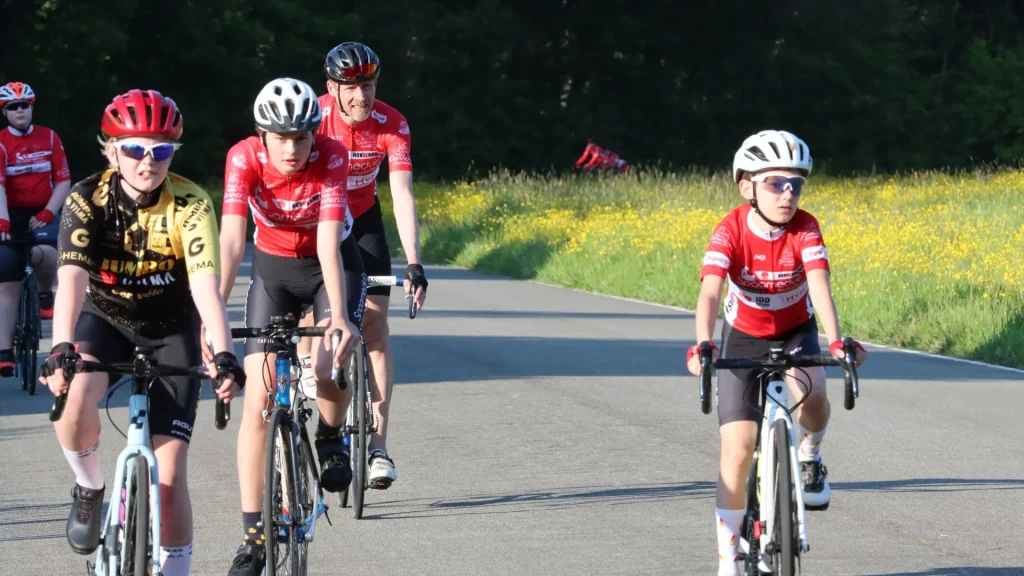 H.S.V. De Kampioen Wielervereniging - Jeugdwielrennen - Training